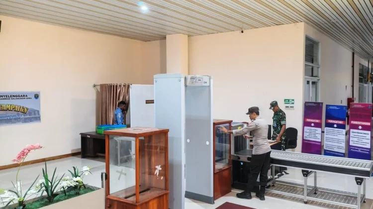 Perketat Keamanan Bandara Bima, KP3 Polres Bima Patroli Malam