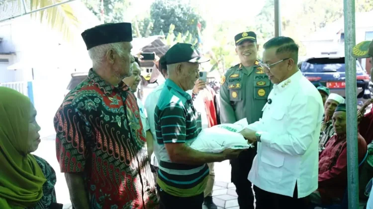 Wali Kota Bima Salurkan 7,2 Ton Beras