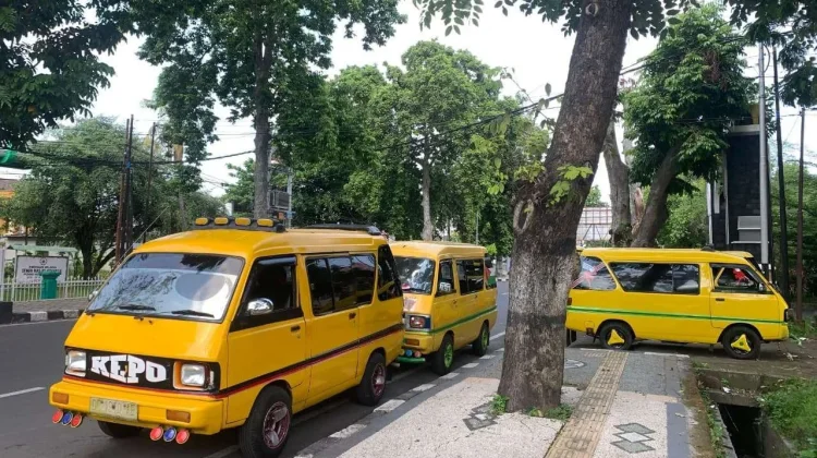 Bemo Kuning Perluas Akses Pelajar Mataram