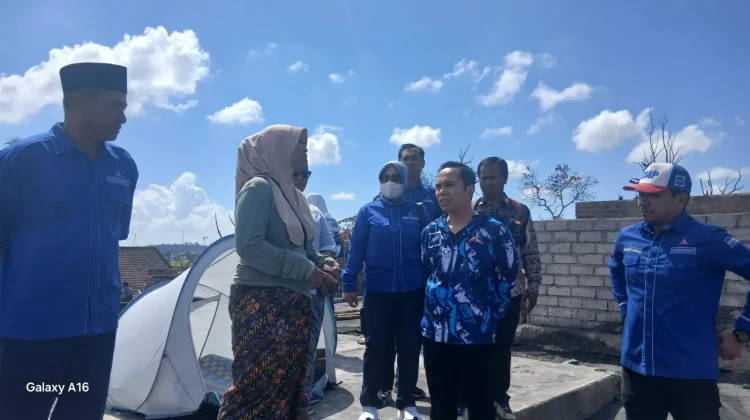 Demokrat Lombok Tengah, Salurkan Bantuan untuk Korban Kebakaran Sade