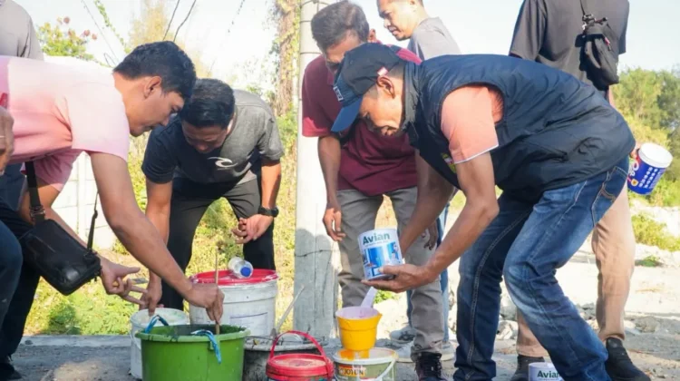 Semangat Gotong Royong ASN Warnai Jembatan Kota Mataram Sambut HUT ke-33