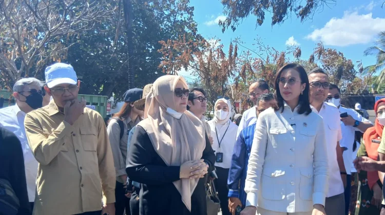 Didatangi Menpar, Warga Sade Minta Rekonstruksi Tetap Pertahankan Adat