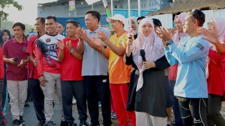 Wabup UNA Ajak Warga Karang Bongkot Rayakan Kemerdekaan dengan Sehat