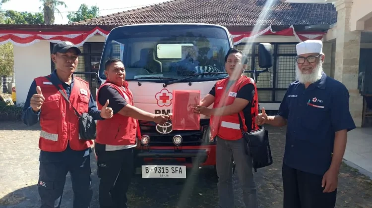 PMI NTB Kirim Dua Truk Tangki Air Bantu Korban Gempa NTT