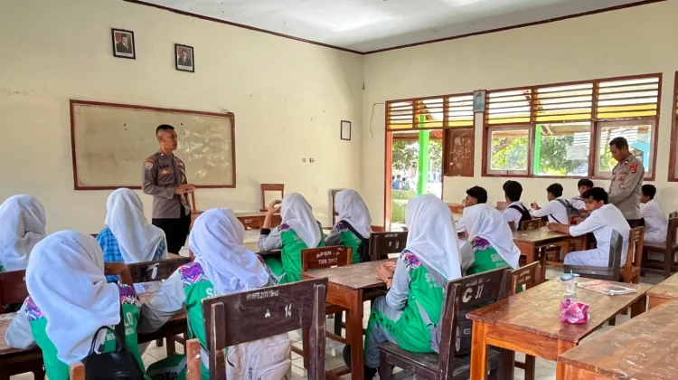 Satbinmas Polres Bima Kabupaten Ajak Pelajar Jauhi Kenakalan Remaja dan Bullying