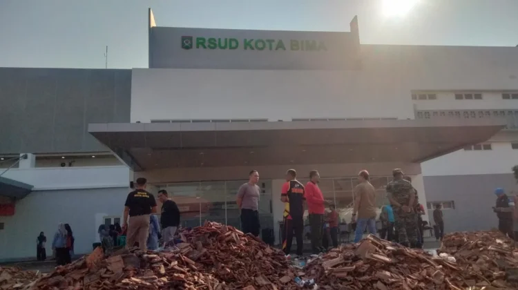 Polres Bima Kota dan Pemkot Gotong Royong Bersihkan Areal Gedung Baru RSUD