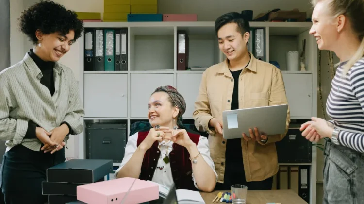 Yuk, Jaga Mood Positif di Tempat Kerja