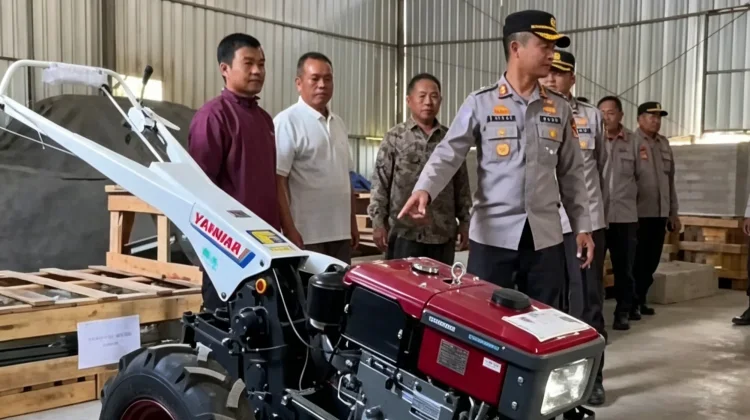 Kapolres Lombok Timur Serahkan Bantuan Alsintan Dukung Pertanian Maju