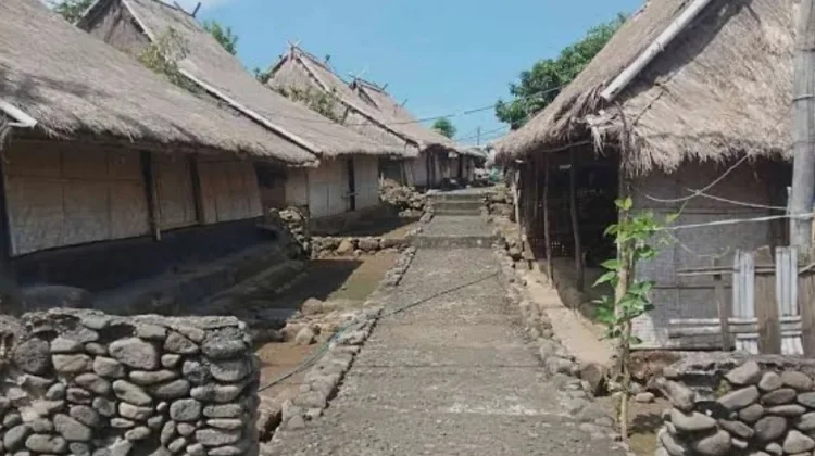 Pemkab Lombok Timur Perkuat Perlindungan Rumah Adat Limbungan