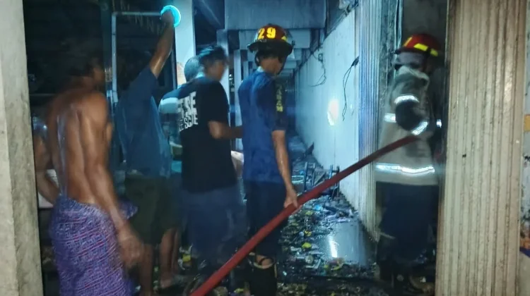 Kebakaran di Pasar Keruak Dua Ruko Terbakar Kerugian Ratusan Juta