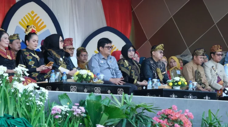HUT ke-33 Kota Mataram, Kemenkum NTB Serahkan Sertifikat KI dan Paregral