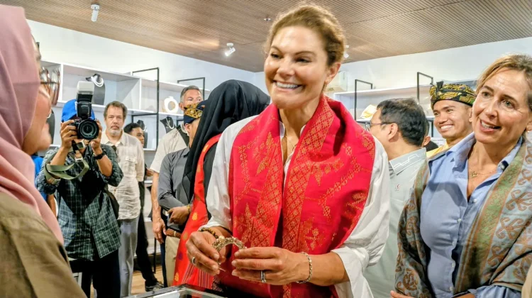 Putri Mahkota Swedia Kagumi Tenun hingga Mutiara NTB