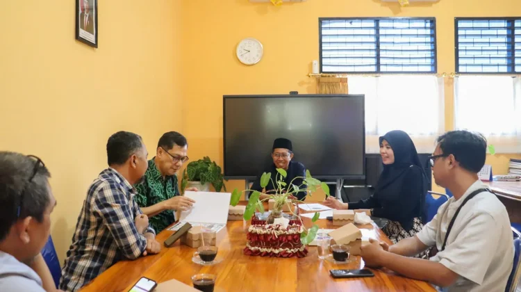 Balai Bahasa NTB Jemput Bola Perkuat Literasi di SMPN 1 Labuapi