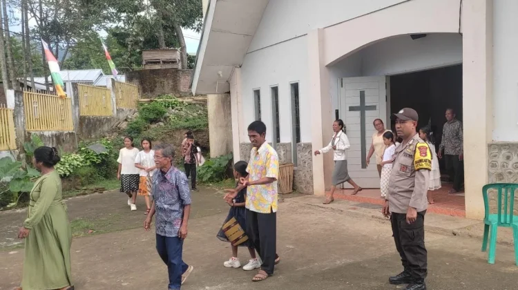 Polisi Hadir di tengah Jemaat, Ibadah Minggu di Mbawa-Bima Berlangsung Khidmat