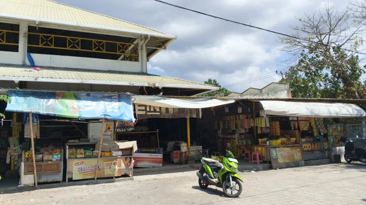Harga Telur Turun, Pedagang di Pasar Dasan Agung Sebut Pembeli Bertambah