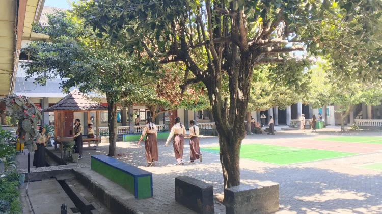 Gendang Beleq hingga Busana Sasak, Cara SMPN 9 Mataram Jaga Budaya