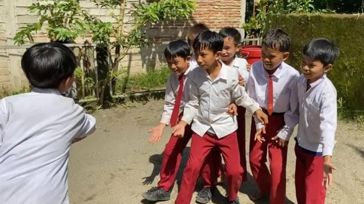 Mitigasi Dampak Gadget, Dosen Unram Rangsang Pelajar lewat Aktivitas Fisik