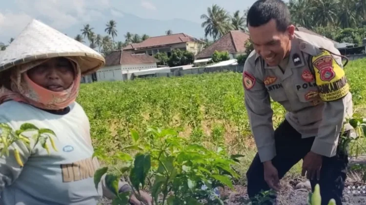 Bhabinkamtibmas Sambangi Petani, Ajak Jaga Kamtibmas dan Cegah Karhutla