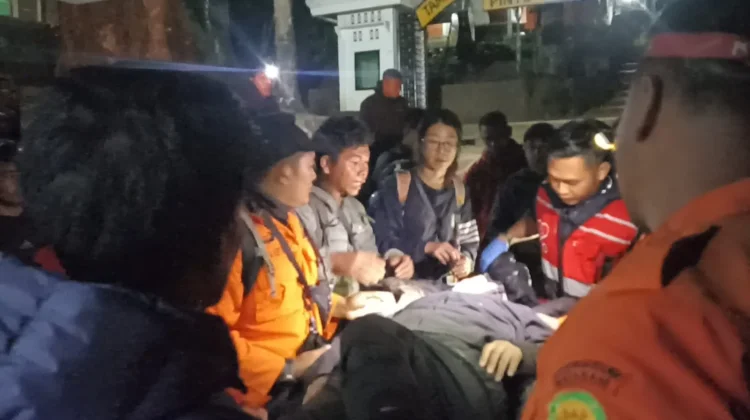 Pendaki WNA China Dievakuasi Selamat dari Jalur Senaru-Batu Ceper Rinjani