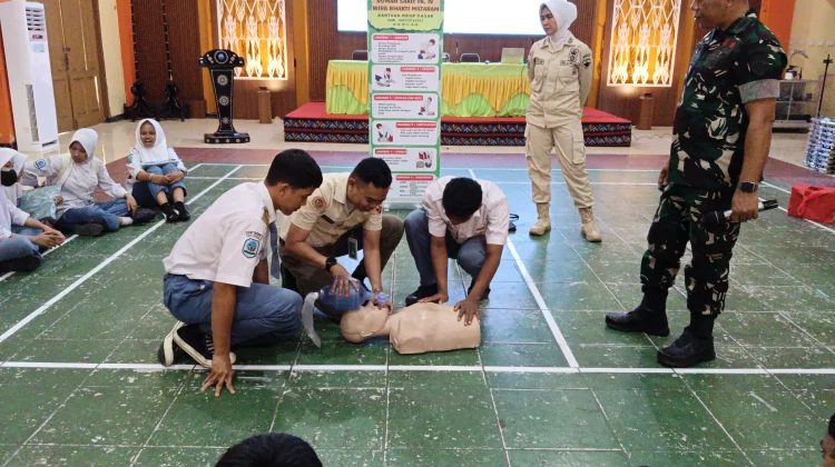 SMKN 3 Mataram Bekali Siswa Bantuan Hidup Dasar dan Informasi Seleksi TNI AD