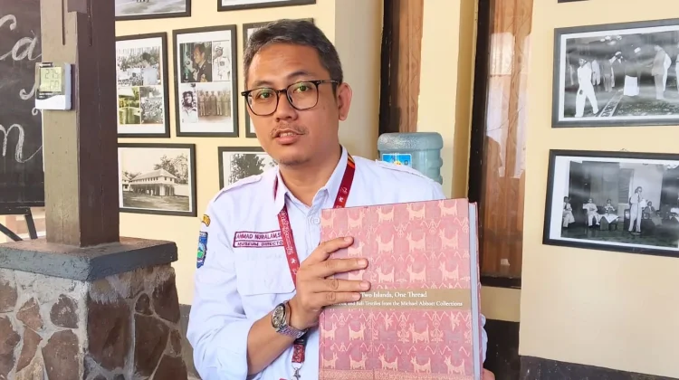Mengungkap Cerita di Balik Tekstil Lombok dalam Buku Two Islands, One Thread