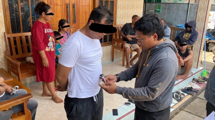 Polisi Dihadang Warga Saat Gerebek Pengedar Narkoba di Sumbawa