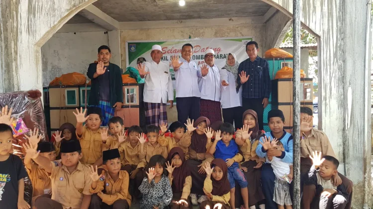 35 Anak Yatim Piatu Terima Bantuan Kemensos untuk Sekolah dan Kebutuhan Harian