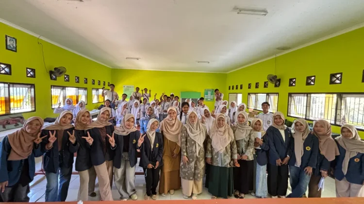 Unram dan Siswa SMAN 1 Gerung Sulap Minyak Biji Ketapang Jadi Sabun