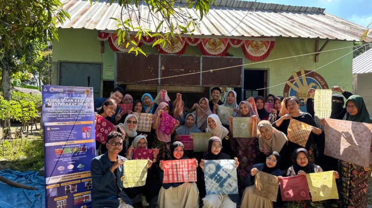 Unram Dampingi Perajin Sukarara Kembangkan Pewarna Alami