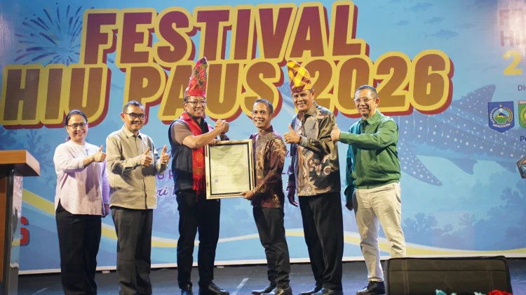 Menteri Hukum Serahkan Sertifikat Hak Cipta Lagu Festival Hiu Paus 2026