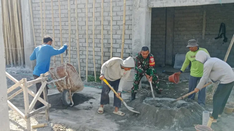 Kepedulian Babinsa Warnai Pembangunan Ponpes Nurul Ibat