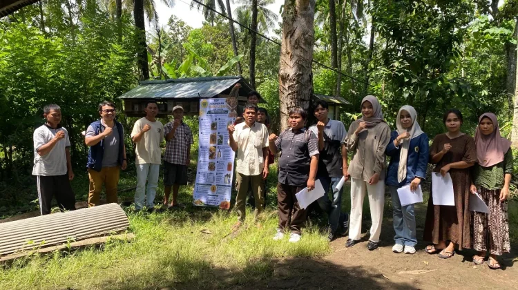 Dosen Unram Dampingi KTH Mur Semalang Terapkan SOP Pemanenan Madu Apis cerana