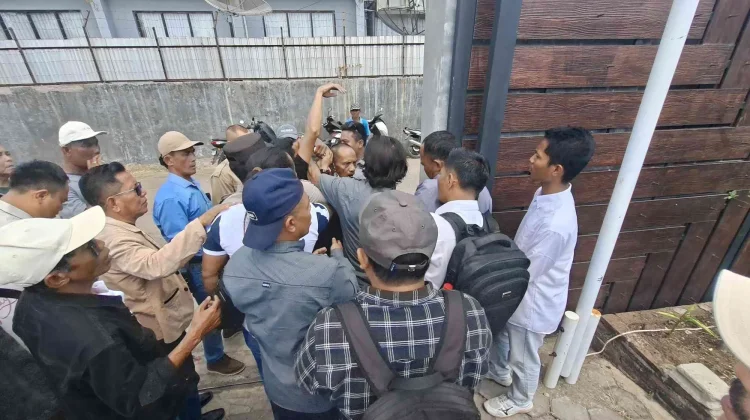 Konsultasi Publik Amdal Elang Nyaris Ricuh