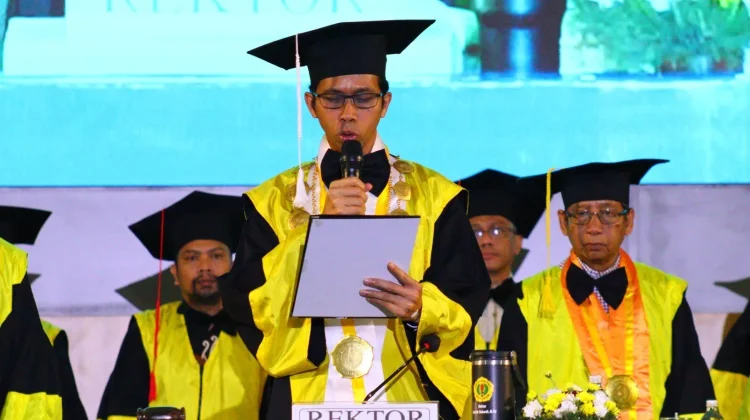 Wisuda 2.323 Lulusan,Rektor Unram Tekankan Kemampuan Adaptasi dan Memberi Dampak
