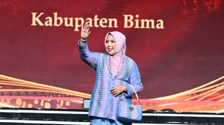 Ketua Dekranasda Bima Tampil Elegan di Parade Busana Kriyanusa 2026