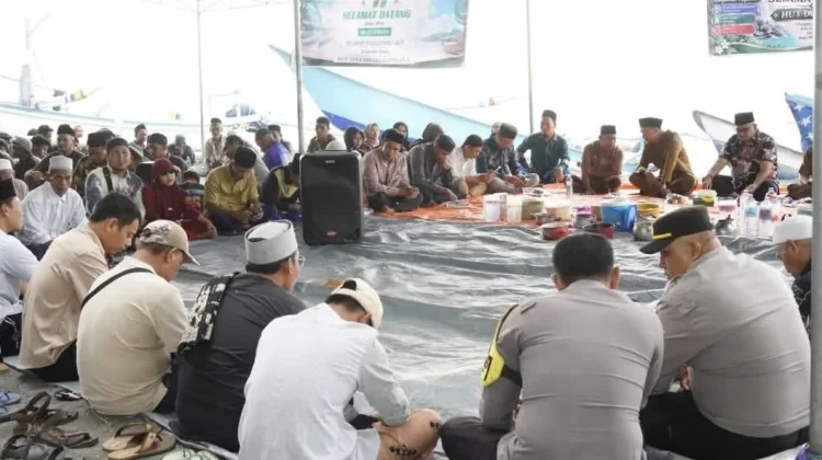 Roah Labuan Segara Katon Jadi Momentum Jaga Kebersihan Pantai