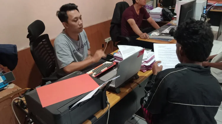 Pria Ini Ngamuk Bawa Sajam di Depan RSUD Mataram, Diamankan Polisi