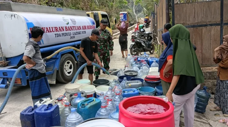 TDA, LAZIZKU NTB bersama BPBD, Kodim 1606/Mataram Salurkan Air Bersih untuk warga