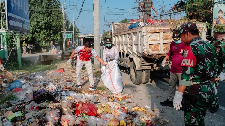 Sehari Setelah Dibersihkan, Sampah Kembali Menumpuk di Pasar Tanjung