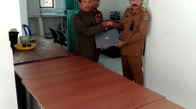Dukung Pelayanan Desa Persiapan Kebaloan, Desa Senaru Serahkan Fasilitas Kantor
