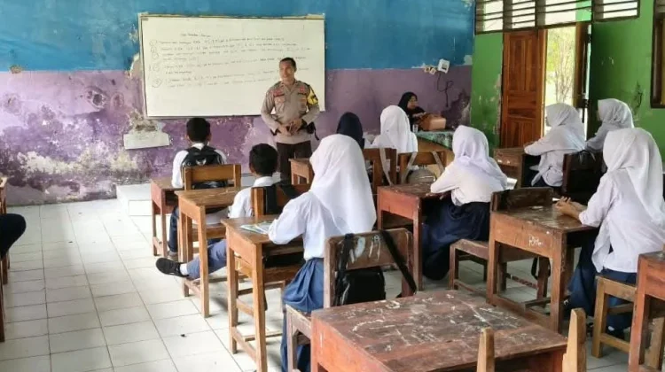 Polsek Woha Sambangi Sekolah, Edukasi Pelajar Cegah Kekerasan dan Narkoba