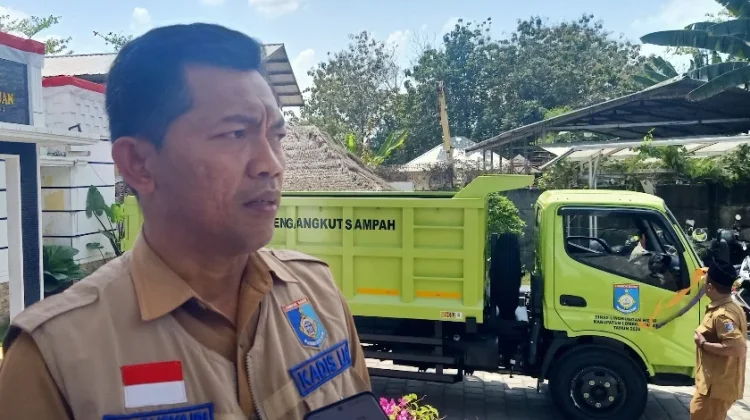 DLH Lobar Bergerak Tangani Sampah Gunungsari di tengah Ritase Terbatas