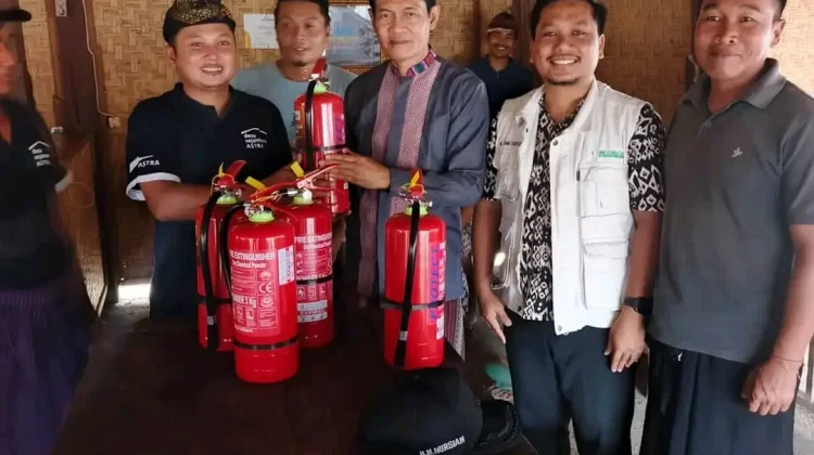 Bantuan APAR Perkuat Antisipasi Kebakaran di Kampung Adat Ende