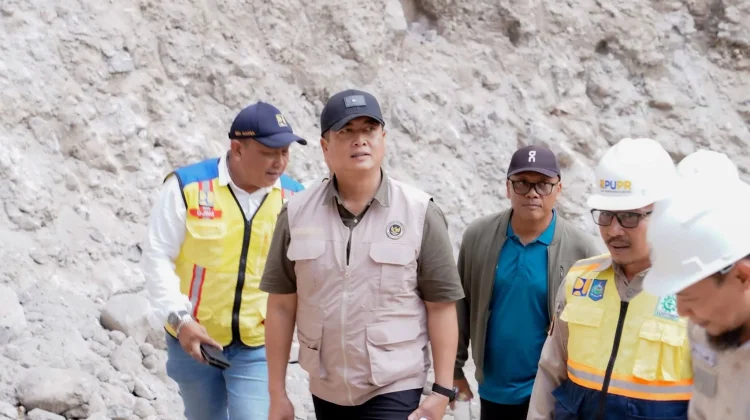 Gubernur Iqbal Cek Jalan Sumbawa, Tegaskan Lombok-Sumbawa Harus Tumbuh Bersama