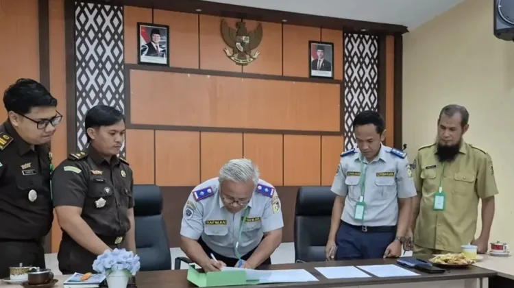 Kejari Lombok Timur Kawal Pembangunan Ratusan Titik PJUTS