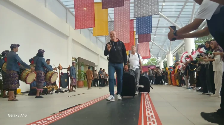 Ratusan Rider dan Kru MotoGP Tiba di Lombok