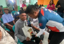 Goes Kamtibmas Sentuh Warga Lansia Desa Akar-Akar
