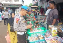 Sambut Ramadan, TNI-Polri Sweeping Petasan di Pasar