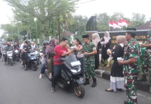 Bulan Penuh Berkah, Dandim 1620/Loteng Turun ke Jalan Berbagi Takjil