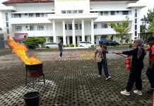 Damkartan Loteng Beri Edukasi dan Simulasi Pemadaman